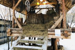 Парк развлечений Сказка, с рейтингом 3.9 - находится по адресу Москва, Крылатская улица, 18 