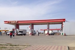 Автозаправка, с рейтингом 5 - находится по адресу Республика Дагестан, с. Кочубей, Р-215 266 километр, 2а 