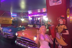 Семейный ресторан Beverly hills diner, с рейтингом 4 - находится по адресу Москва, Никольская улица, 10 