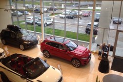 Автосалон Land rover, с рейтингом 2.7 - находится по адресу Саратов, Усть-Курдюмское шоссе, 31а 