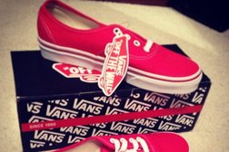 Спортивный магазин сноубордов, скейтбордов и экипировки Bananboardshop, с рейтингом 4.3 - находится по адресу Челябинск, улица Сони Кривой, 63 