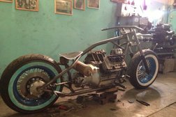 Мотомастерская Badhead customs, с рейтингом 5 - находится по адресу Астрахань, улица Адмирала Нахимова, 233а/3 