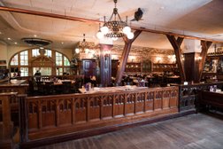 Баварский клубный ресторан-пивоварня Максимилианс Уфа, с рейтингом 4.3 - находится по адресу Республика Башкортостан, Уфа, Менделеева, 137 