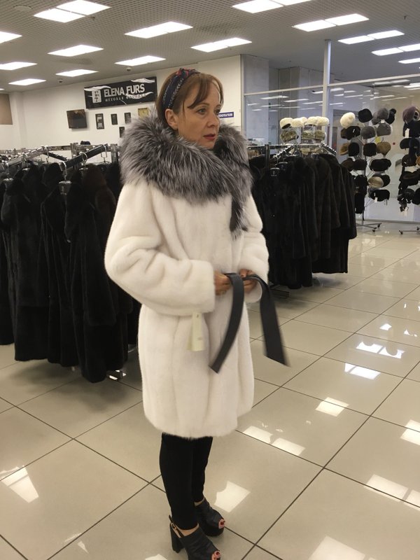 фотография Магазин меха Elena furs на Комсомольской площади