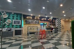 Семейный ресторан Зазеркалье, с рейтингом 4.5 - находится по адресу Республика Саха (Якутия), Якутск, улица Короленко, 25 