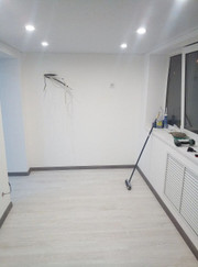 Мастер по оклейке обоев, маляр-штукатур Сергей Сергеевич Викулов