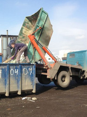 Благоустройство территории, грузчик Артем Чуйко