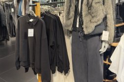 Бутик одежды и аксессуаров Bershka, с рейтингом 3 - находится по адресу Алматы, Самал 2-й микрорайон, 111 