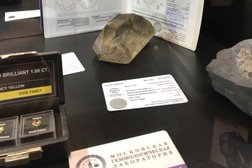 Центр сертификации и экспертизы драгоценных камней Московская Геммологическая Лаборатория, с рейтингом 2.3 - находится по адресу Москва, улица Арбат, 30/3 ст2 