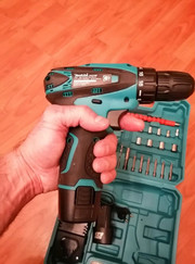 Водитель, зооняня Владимир Николаевич Иванов