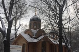 Храм святого равноапостольного князя Владимира Патриаршее подворье, с рейтингом 4.5 - находится по адресу Москва, Перовская улица, 64 