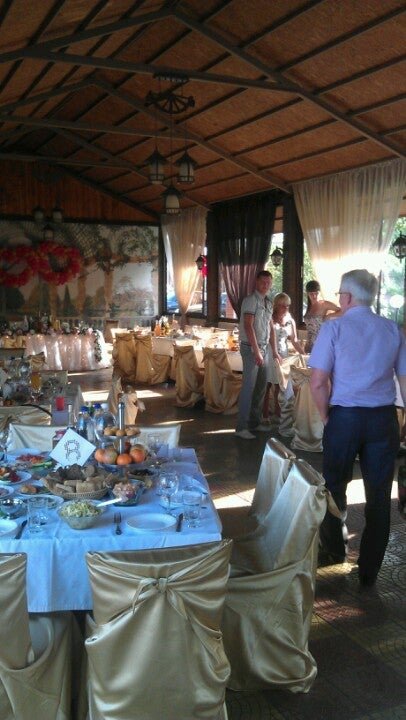 Кафе тополь миллерово. Ресторан тополя орене. Кафе три тополя краснодар. Тц тополя пермь. Кафе тополиный.