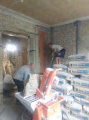 Мастер по оклейке обоев, грузчик Денис Анатольевич Иванов