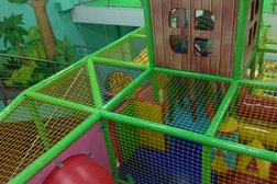 Детский развлекательный центр Мадагаскар Junior, с рейтингом 3.5 - находится по адресу Санкт-Петербург, Беринга, 27 к4 