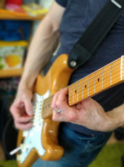 Преподаватель музыки Гимазетдинов Эдуард