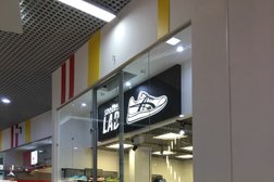 Магазин спортивной обуви и одежды Sneaker Lab, с рейтингом 3.7 - находится по адресу Мурманск, проспект Ленина, 32 