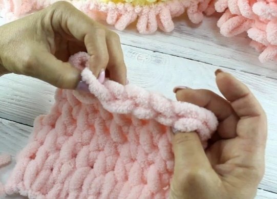 Как сплести сумку из пряжи с петельками