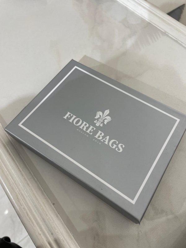 фотография Магазин премиальных сумок и аксессуаров из кожи Fiore Bags на метро Баррикадная