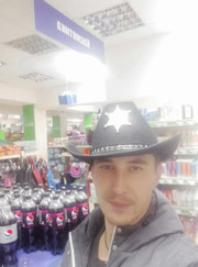 Водитель, выгульщик собак Николай Владимирович Мезенцев