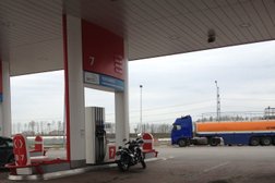 Автозаправка Лукойл, с рейтингом 3.6 - находится по адресу Ленинградская область, Новосаратовка деревня, 4 