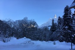 Гостевой дом Суфруджу Лесной, с рейтингом 4.7 - находится по адресу Карачаево-Черкесская Республика, кп. Домбай, ОКД-2 очередь, 4 