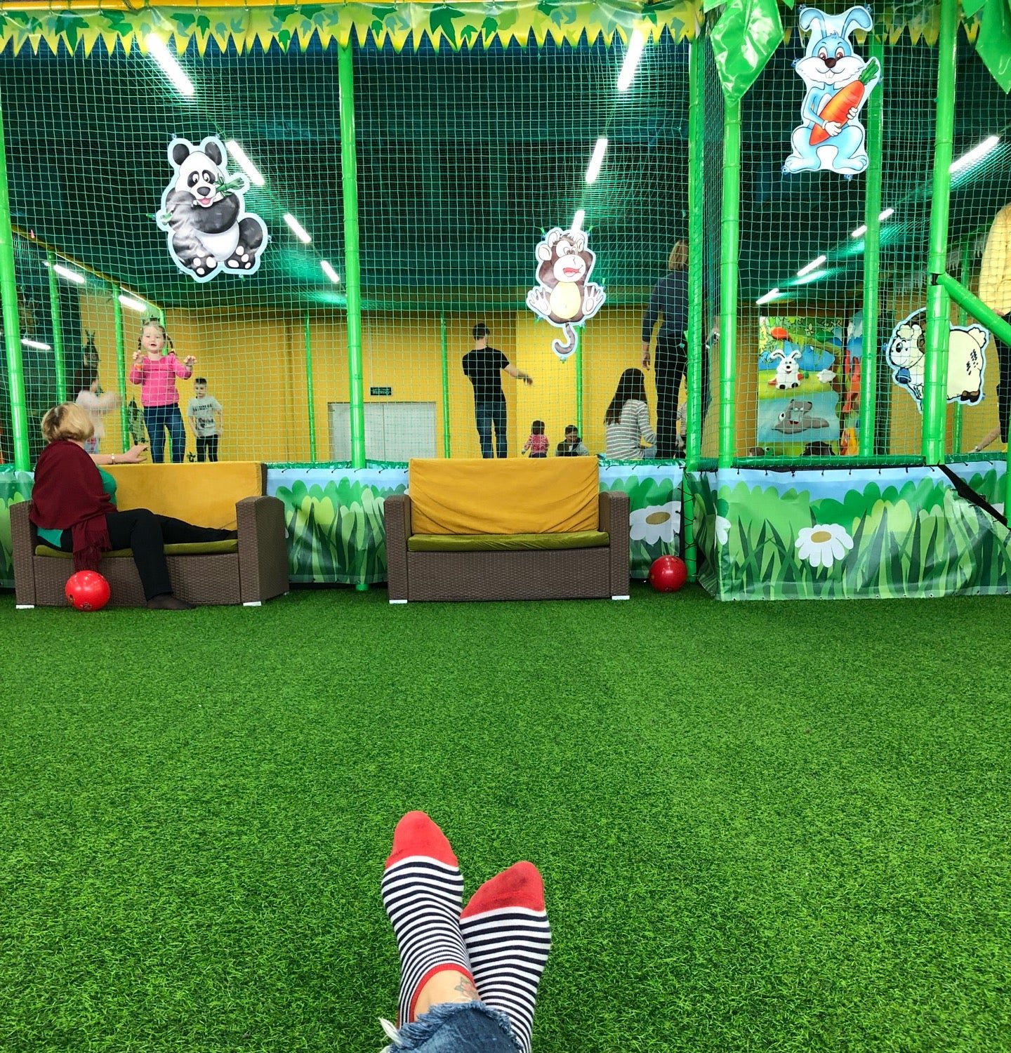 Джамп аттракцион. Джангл джамп фото. Jungle jump парус куркино. Jungle jump вегас кунцево. Джангл джамп вегас кунцево.