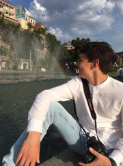 Переводчик Damir Sakhbiev