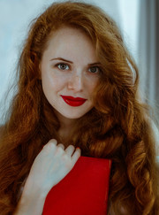 Веб-дизайнер, видеомонтажёр Алёна Дёмина