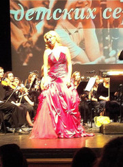 Педагог по вокалу, преподаватель игры на скрипке Юлия Павловна Дюжикова