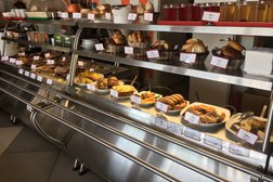 Отель Полпути, с рейтингом 4.4 - находится по адресу Новгородская область, с. Едрово, М-10 368 километр, 1а 