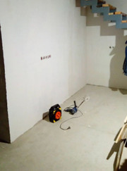 Мастер по оклейке обоев, монтажник потолков Юрий Александрович Буренков