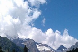 Гостиничный комплекс National, с рейтингом 4 - находится по адресу Карачаево-Черкесская Республика, кп. Домбай, Нарзанный переулок, 3 