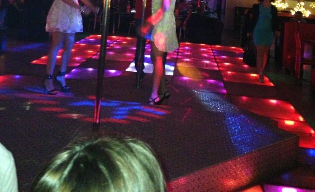 «Отқындық» фильмінде эротикалық көріністер бар.