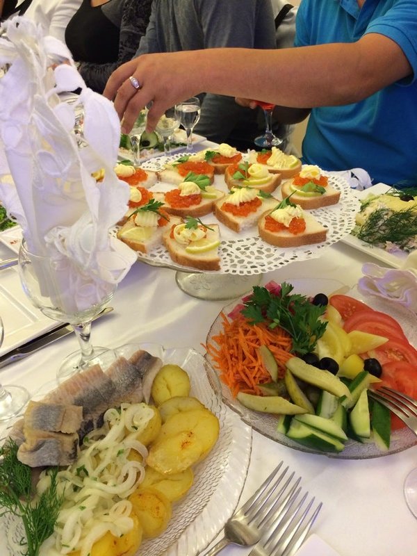 Спб. Белые ночи на бурцева 23 кафе. Белые ночи ул. Улица бурцева санкт-петербург фото. Гостиница петрозаводск белые ночи номер телефона.