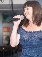 Певец Оля Вольная