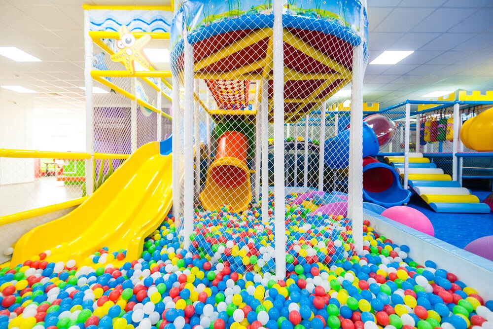 Детский развивающий клуб. Игровой развлекательный центр. Интерьер игровой комнаты. Детский центр ред. Детский центр ред.