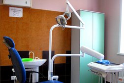 Стоматологическая клиника Эсто-Дент, с рейтингом 3.5 - находится по адресу Новосибирская область, Черепаново, улица Жуковского, 1Б 