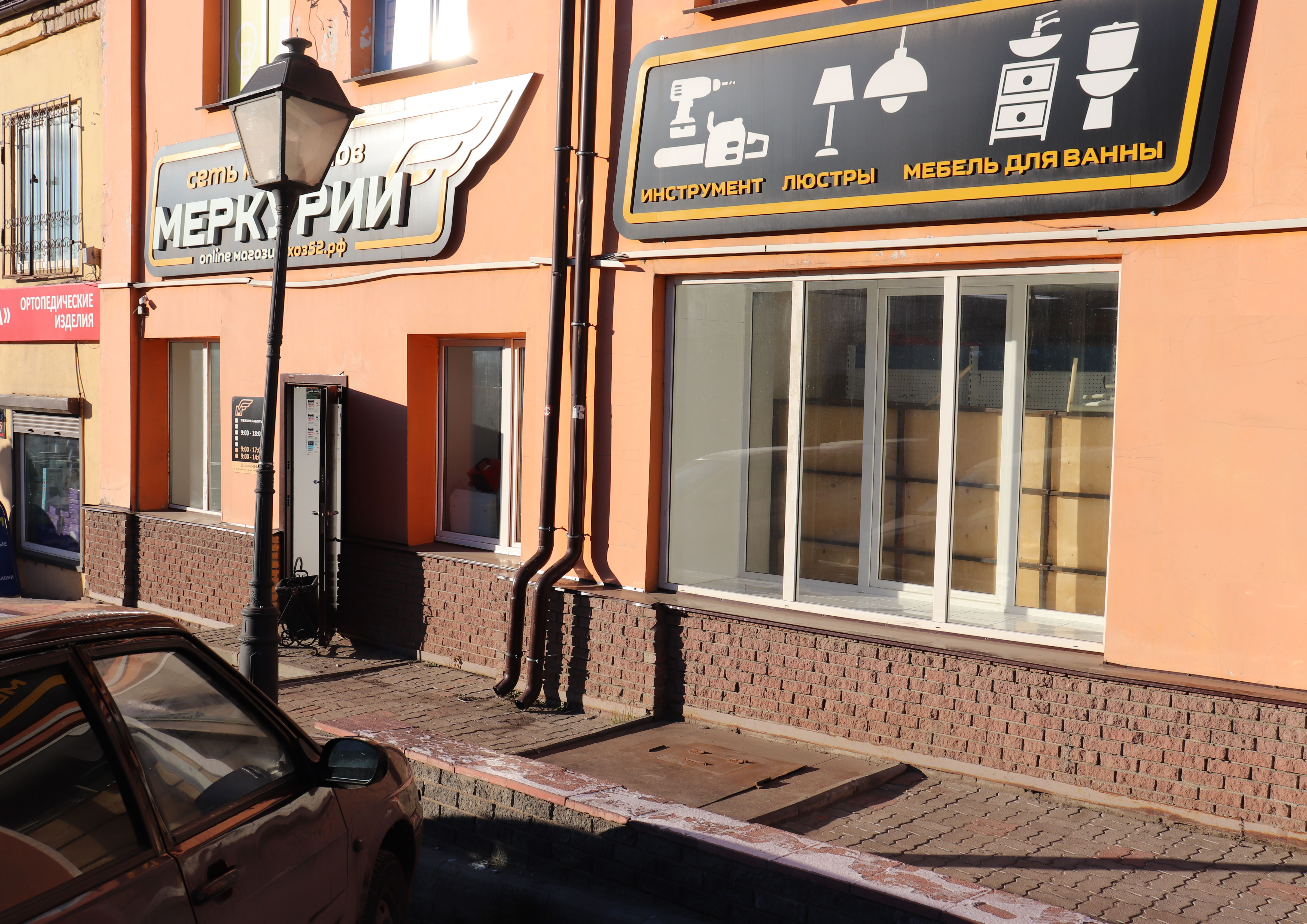 Biz uning taytlarini echamiz