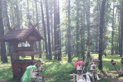 База отдыха Лесная сказка, с рейтингом 3.5 - находится по адресу Свердловская область, Верхняя Пышма, Старотагильский тракт 23 километр, 1 