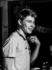 Выгульщик собак, мастер по настройке и ремонту компьютеров Шаданов Владимир