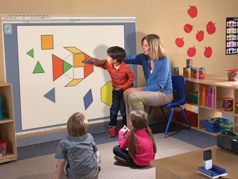 Интерактивный стол для детей дошкольного возраста. Интерактивная математика для дошкольников. Интерактивные игры в школе. Интерактивная доска в детском саду. Интерактивный стол для детей дошкольного возраста.